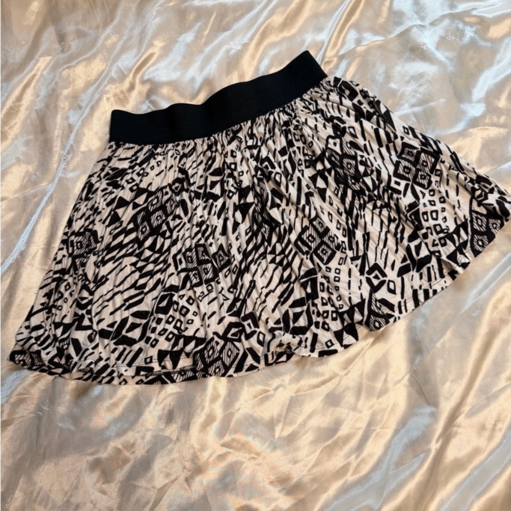 Express Monochrome Geometric Skater Skirt